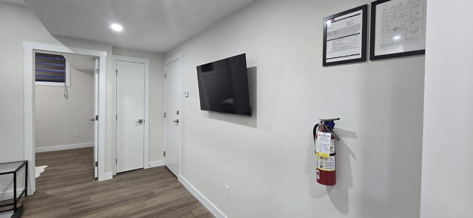 Apartment Cozzy Cityscape & Airport Retreat
