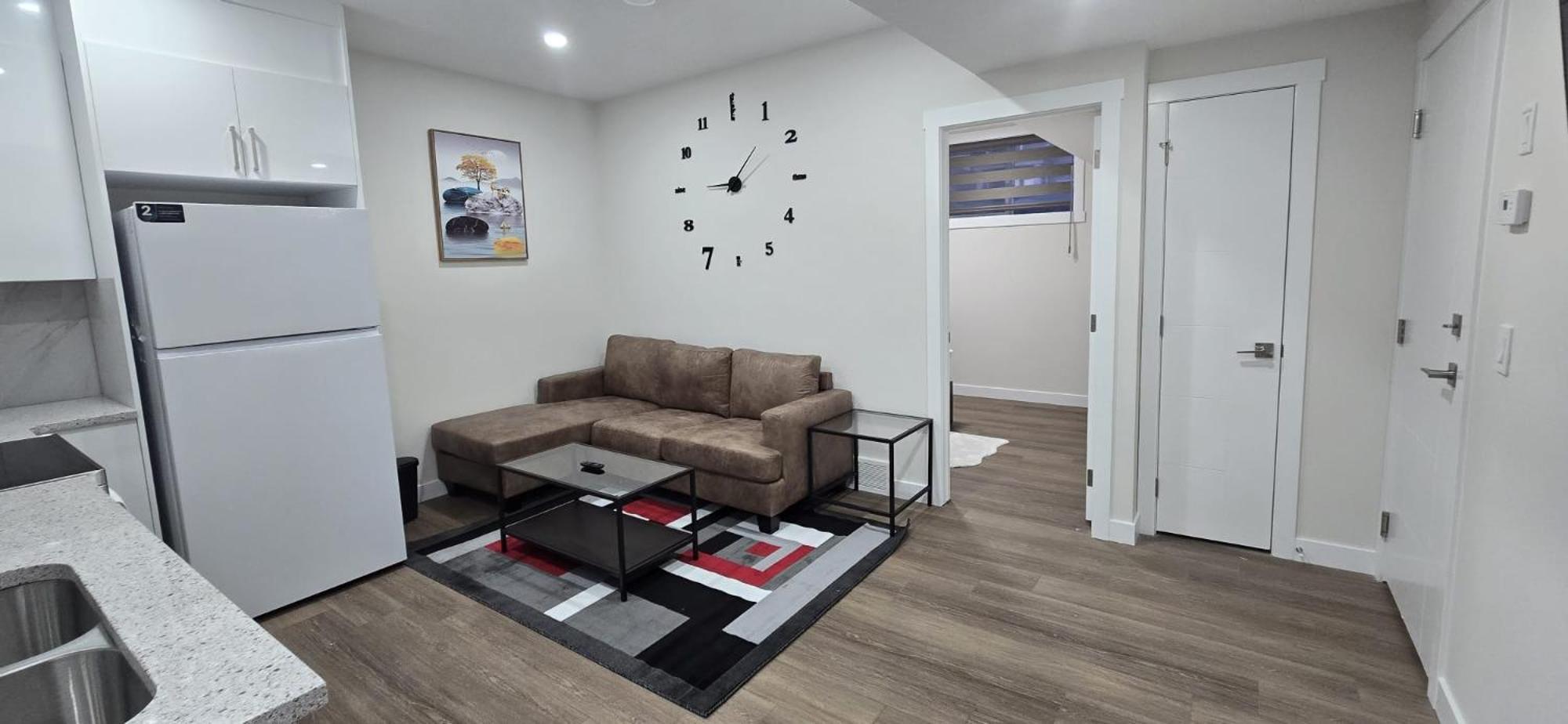 Cozzy Cityscape & Airport Retreat Apartment